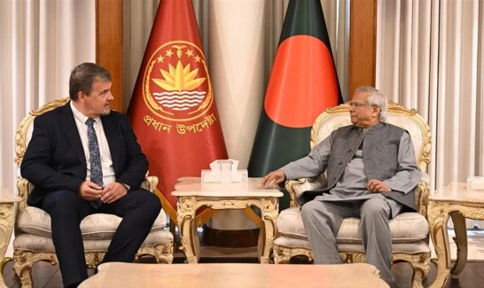 নির্বাচনে বড় পর্যবেক্ষক দল পাঠাবে ইউরোপীয় ইউনিয়ন: প্রধান উপদেষ্টাকে ইইউ ইওএম চিফ